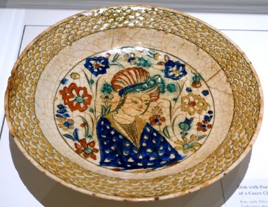 Dish with a portrait of a court character, Iran, early 17th century AD, underglaze-painted fritware - Aga Khan Museum - Toronto, Canada - DSC06989
