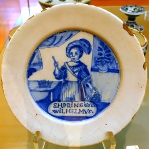 Dish, Delft, inscribed S. H. Prins. 1660 Wilhelmus, Prince Willian of Orange, 1660, faience - Museu Nacional de Soares dos Reis - Porto, Portugal - DSC00350