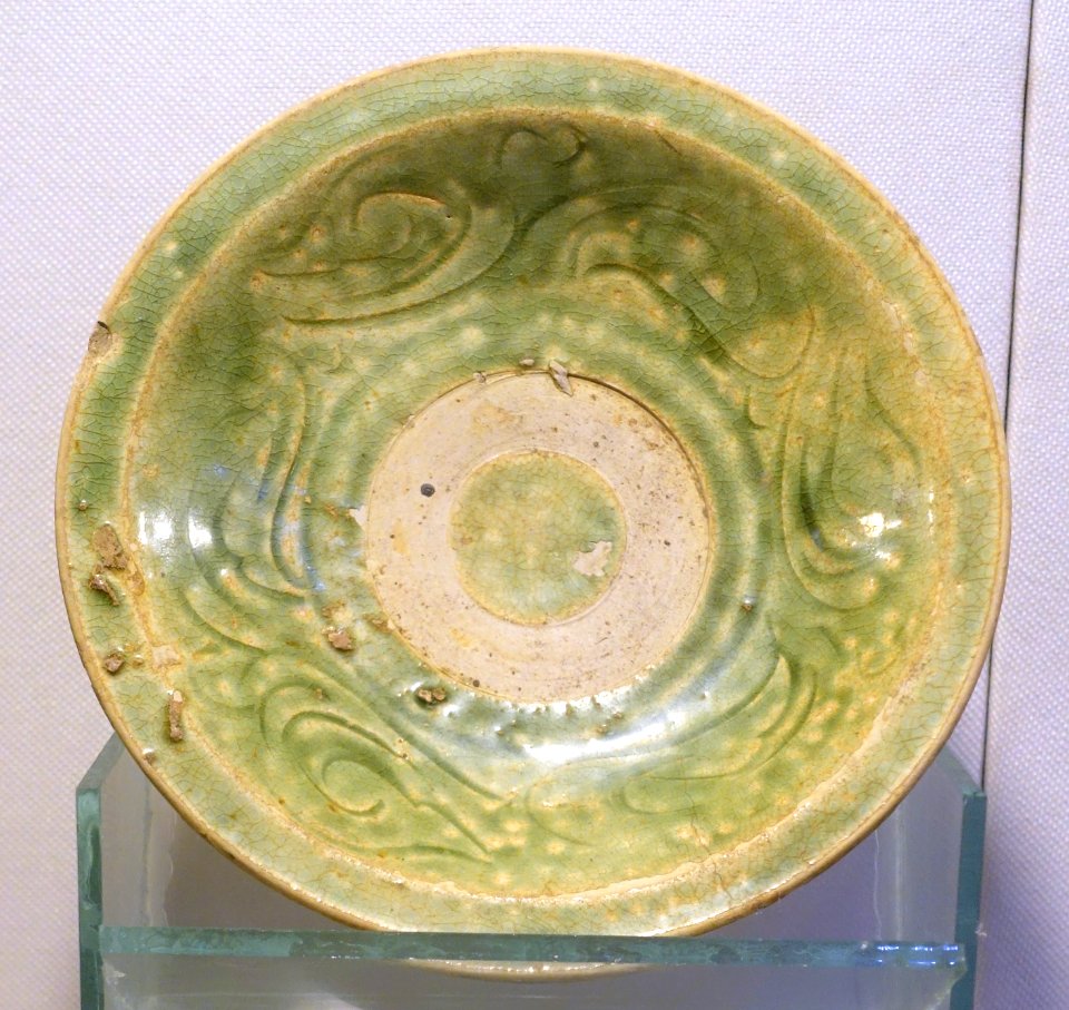 Dish, emerald green glaze ceramic - Tran dynasty, 13th-14th century AD - Vietnam National Museum of Fine Arts - Hanoi, Vietnam - DSC05364