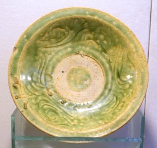 Dish, emerald green glaze ceramic - Tran dynasty, 13th-14th century AD - Vietnam National Museum of Fine Arts - Hanoi, Vietnam - DSC05364