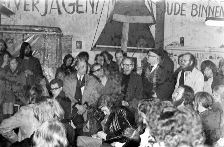 Discussie tussen Kabouter Roel van Duyn en Theo van Wieringen (Trotzkist), Amste, Bestanddeelnr 924-2455