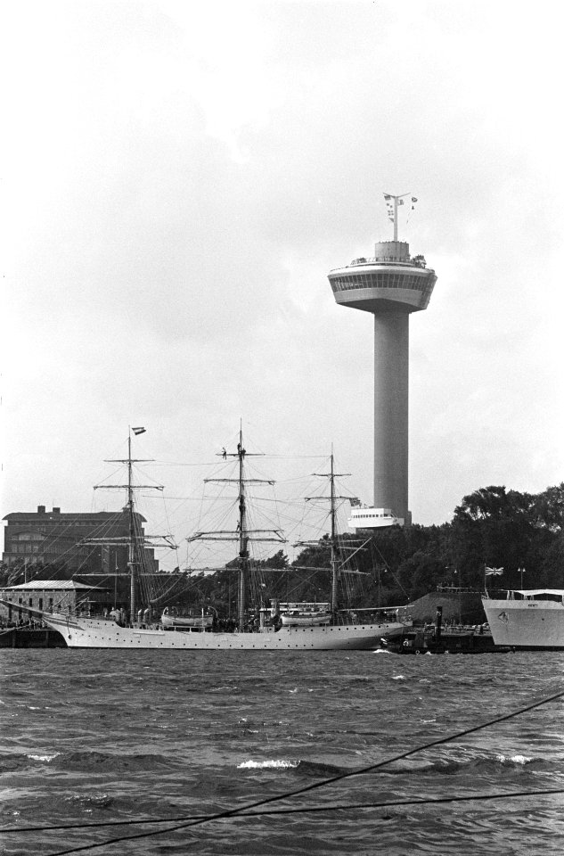 De zeilrace naar Rotterdam, het Noorse Sorlandet bij Euromast, Bestanddeelnr 914-2146