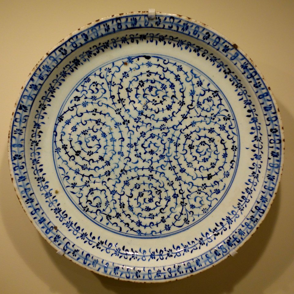 Dish, Golden Horn ware, Turkey, probably Iznik, Ottoman period, c. 1530-1540, earthenware with underglaze painting in cobalt blue - Cincinnati Art Museum - DSC04086