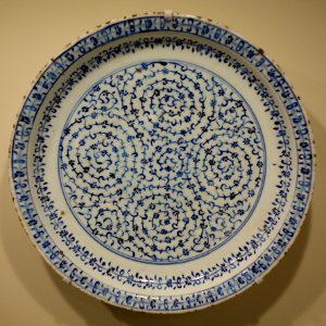 Dish, Golden Horn ware, Turkey, probably Iznik, Ottoman period, c. 1530-1540, earthenware with underglaze painting in cobalt blue - Cincinnati Art Museum - DSC04086