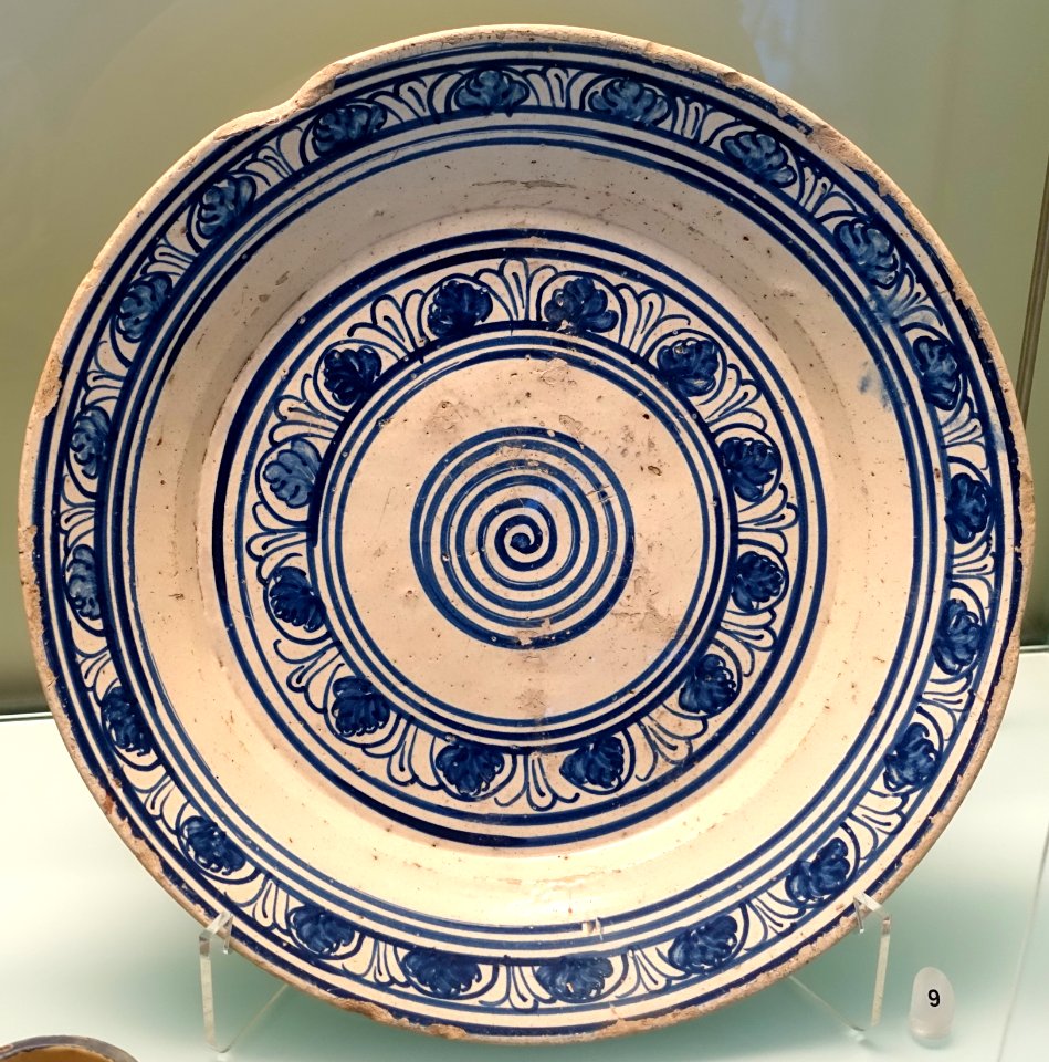 Dish, Coimbra, 18th-19th century, faience - Museu Nacional de Soares dos Reis - Porto, Portugal - DSC00377