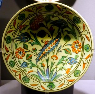 Dish, Turkey, Iznik, late 1500s to early 1600s, ceramic - Museum of Anthropology, University of British Columbia - DSC09107