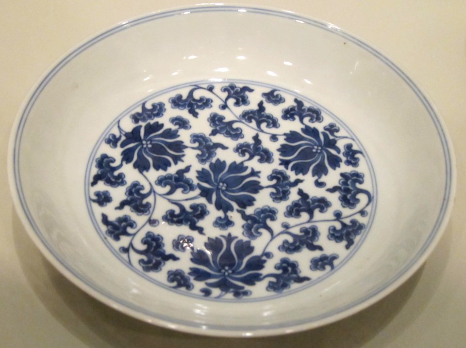 Dish, Qing dynasty, Qianlong period, porcelain, Honolulu Museum of Art