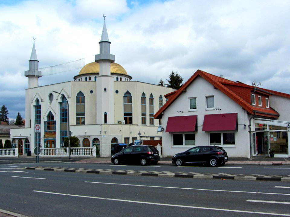 DITIB-Moschee Göttingen mit Imbissbude