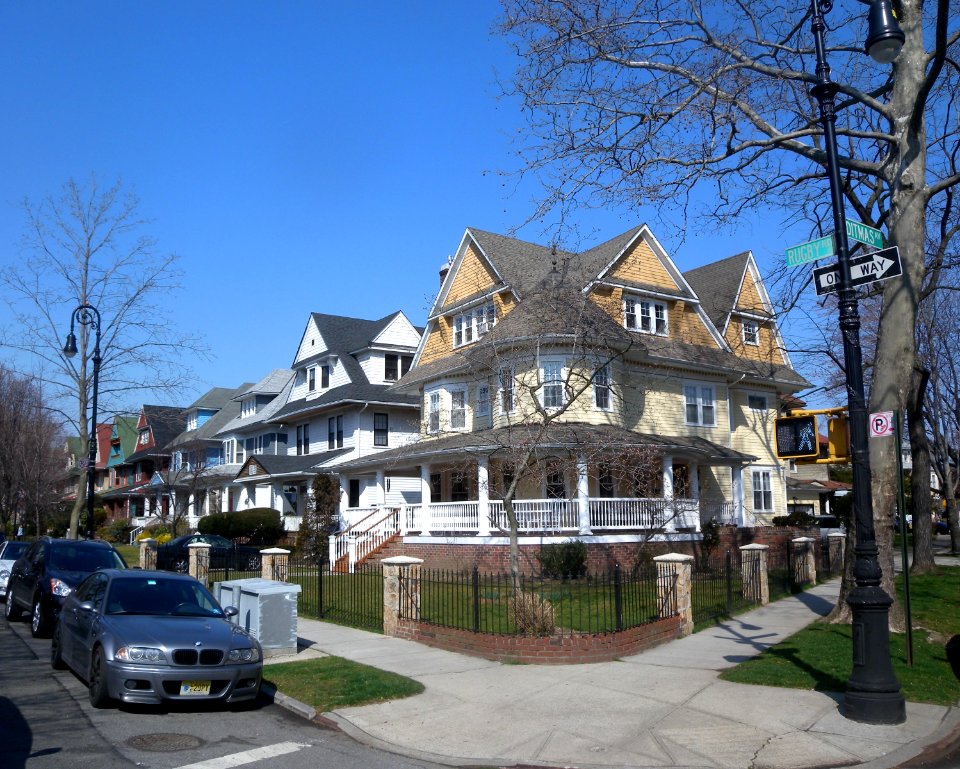 Ditmas Av Rugby Rd house sunny jeh