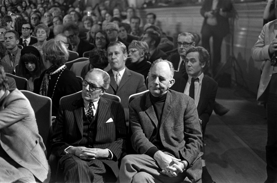 Discussie Stadsschouwburg (Tomaat-aktie) Adam tussen leden Nederlandse Comedie e, Bestanddeelnr 922-9265