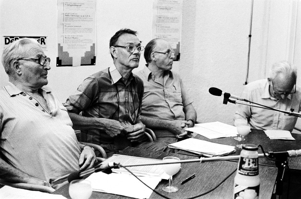 Discussie tussen CPN-ers en destijds geroyeerde CPN-ers o over rapport De CPN i, Bestanddeelnr 932-1988