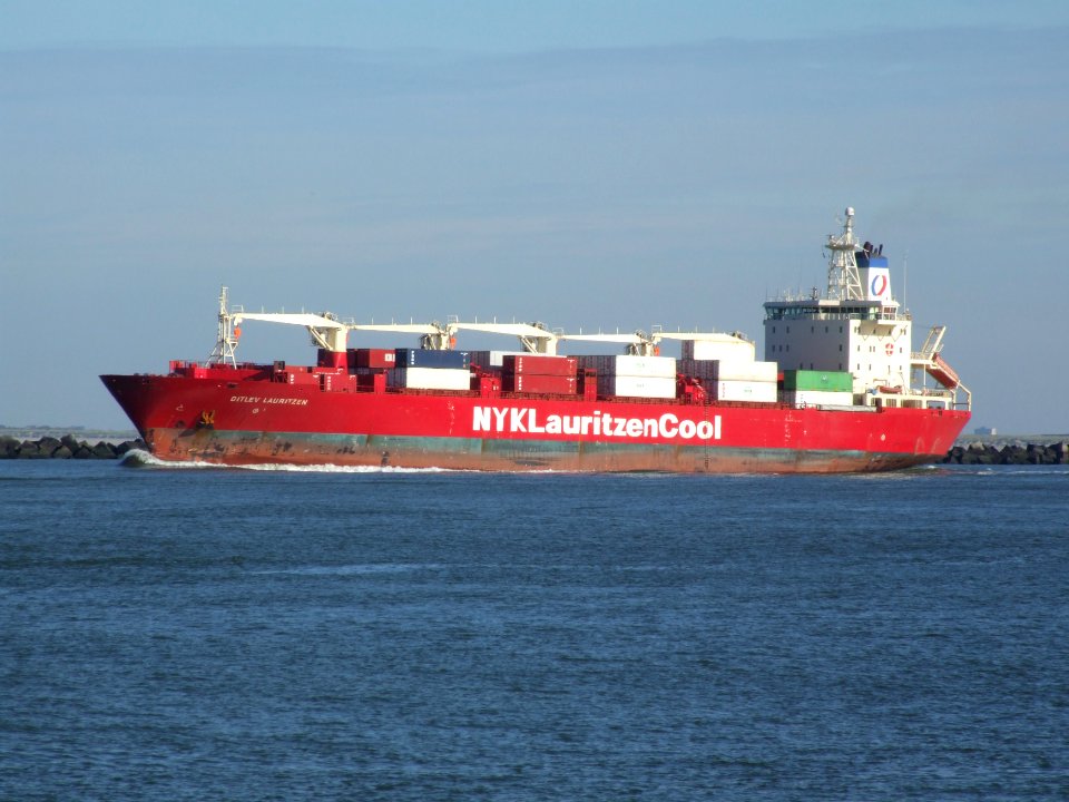 Ditlev Lauritzen p1 Port of Rotterdam 21-Feb-2005
