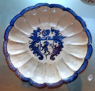 Dish, signed Agostinho de Paiva, Assinado, 1690s, faience - Museu Nacional de Soares dos Reis - Porto, Portugal - DSC00340