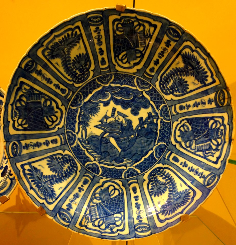 Dish, unidentified - Royal Ontario Museum - DSC04679