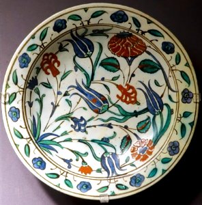 Dish, Turkey, Iznik, late 1500s to early 1600s, ceramic - Museum of Anthropology, University of British Columbia - DSC09017