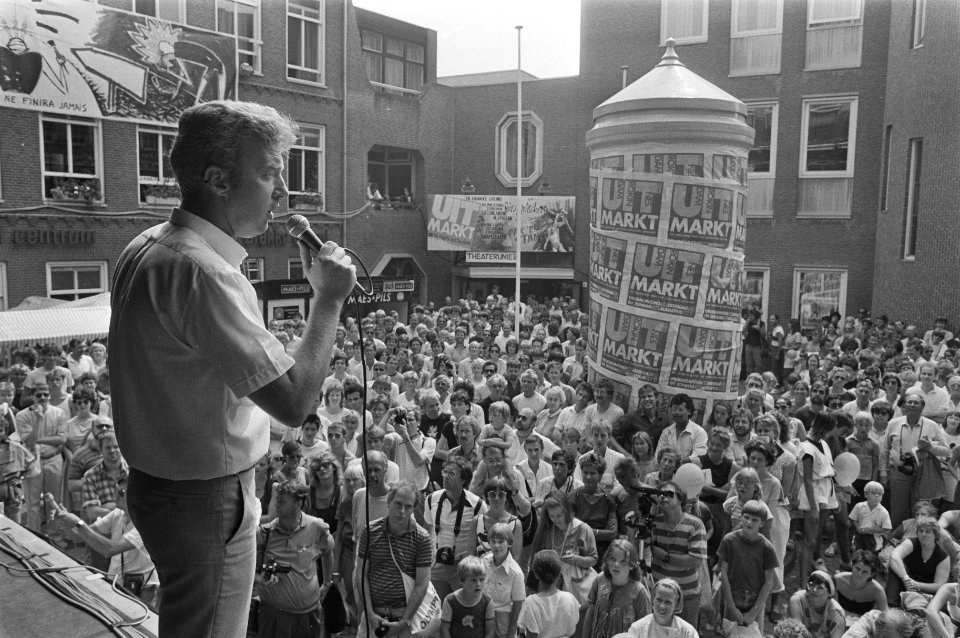 Dit weekend weer Uitmarkt in Amsterdam André van Duin op een van de vele podia , Bestanddeelnr 933-0546
