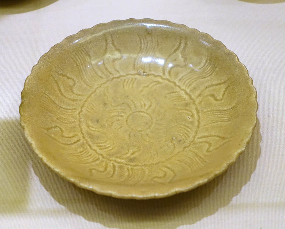 Dish for domestic use, Ly-Tran dynasty, 11th-14th century AD, celadon glazed ceramic - National Museum of Vietnamese History - Hanoi, Vietnam - DSC05519