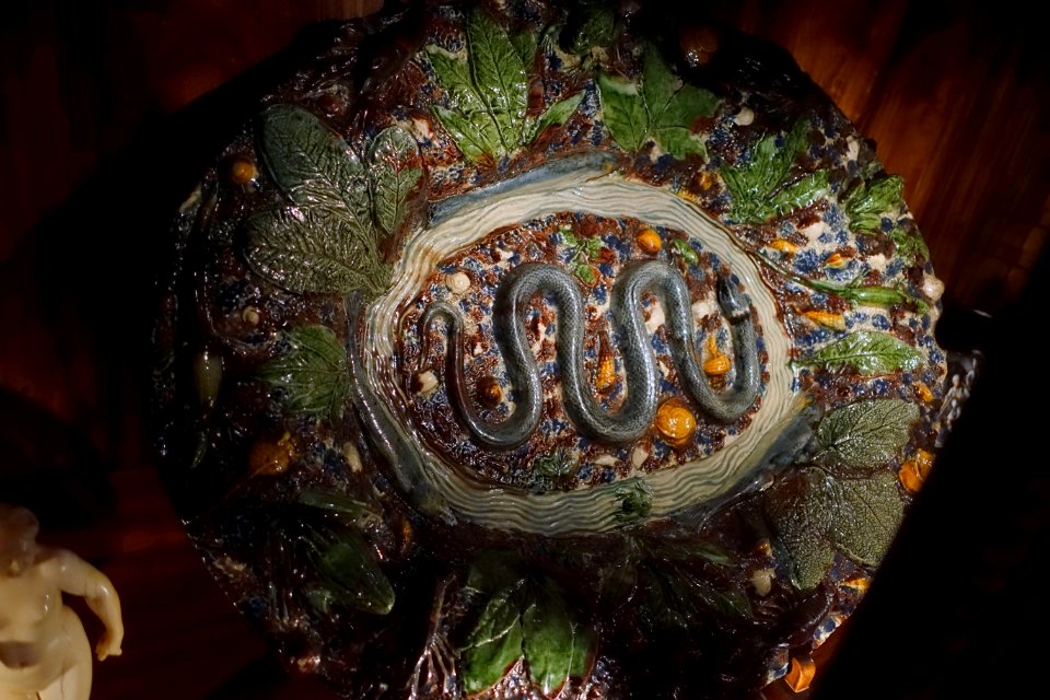 Dish, perhaps by Bernard Palissy, ceramic - Old Master Drawings Cabinet, Chatsworth House - Derbyshire, England - DSC03250