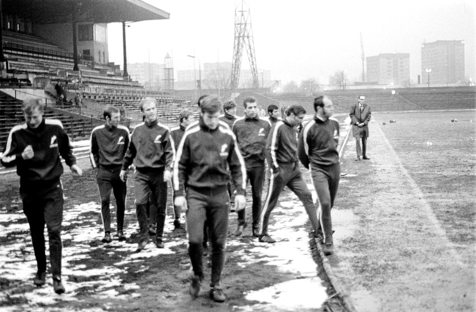 Feyenoord-spelers trainen in Warschau (Polen), Bestanddeelnr 923-4150
