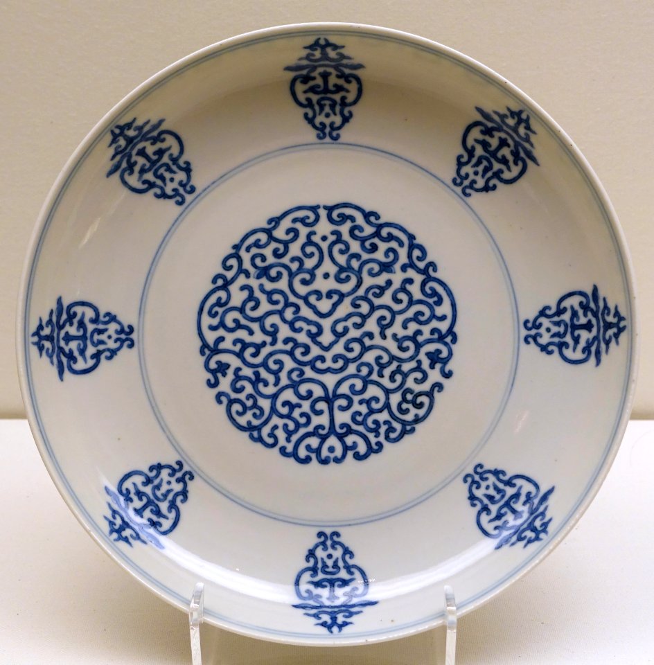 Dish decorated with characters 'shou' (longevity), China, Qing dynasty, Daoguang period, 1821-1850 AD, blue and white porcelain - Ethnological Museum, Berlin - DSC02026