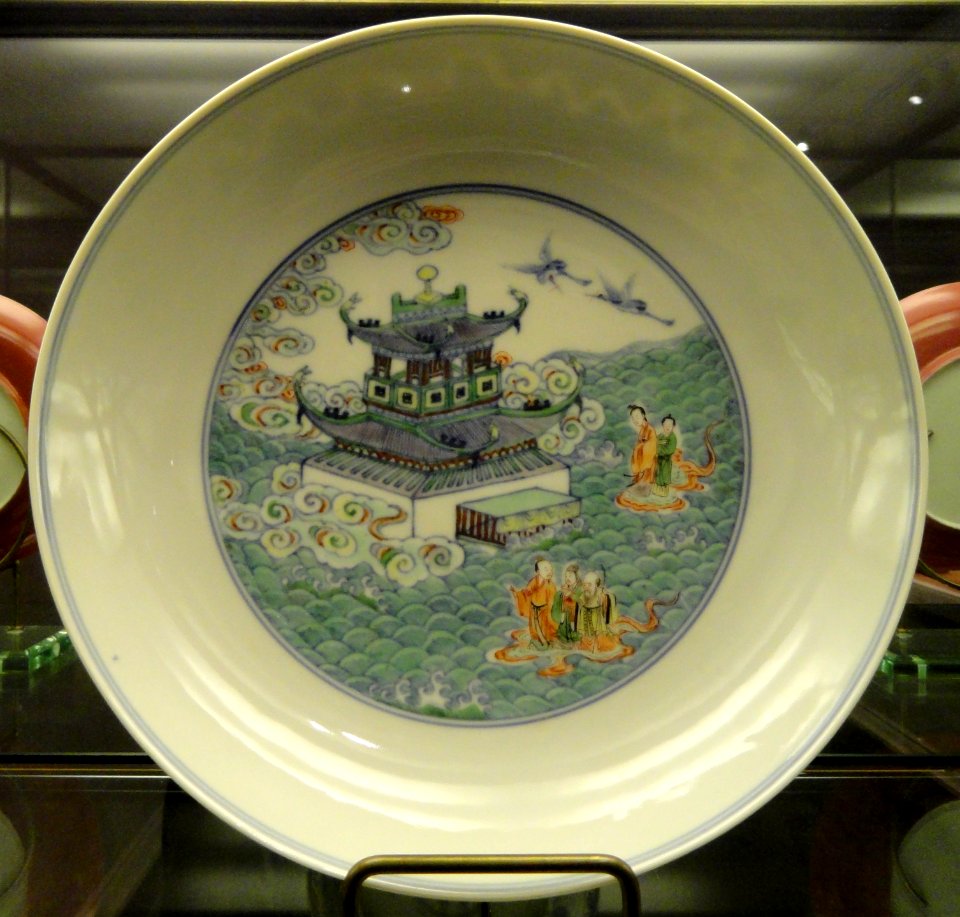 Dish, Yongzheng Reign, 1723-1735, underglaze blue and overglaze doucai enamels on porcelain - National Gallery of Art, Washington - DSC09805