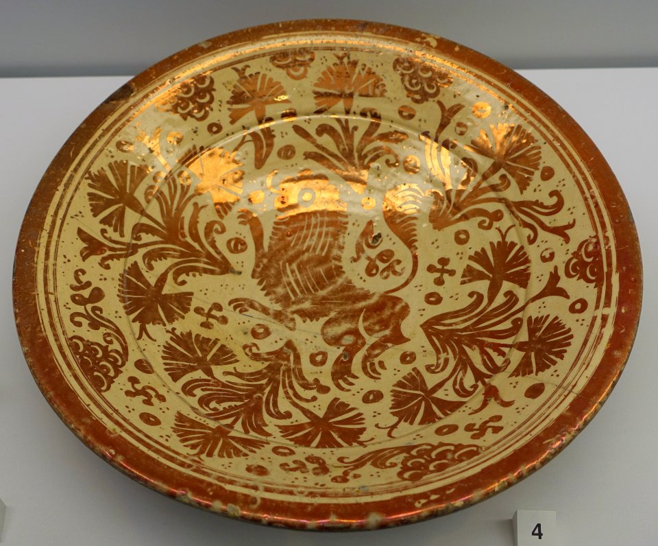 Dish, Manises, 18th century - Museu Nacional de Machado de Castro - Coimbra, Portugal - DSC00132