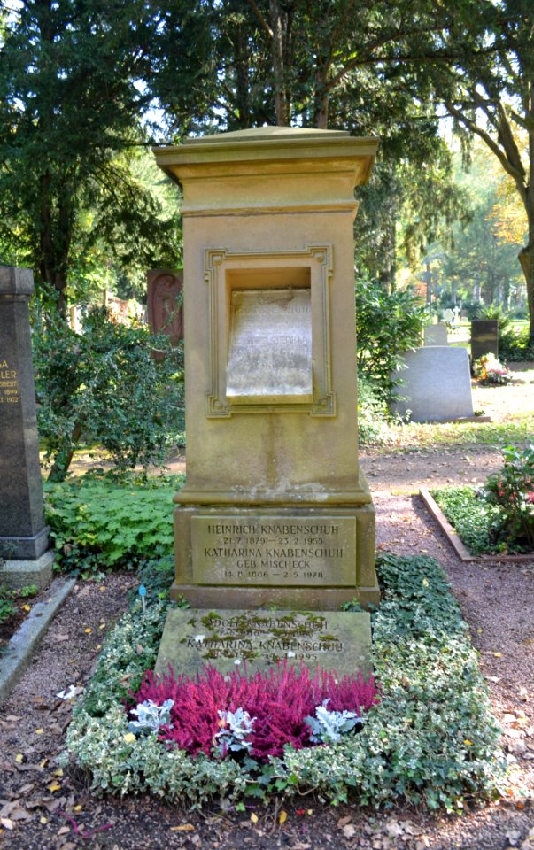 Frankfurt, Hauptfriedhof, Grab E 580 Knabenschuh