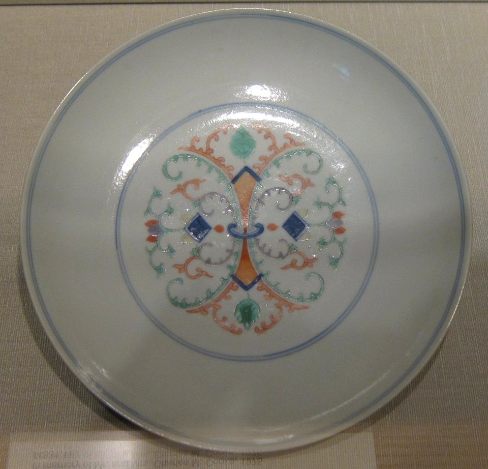 Dish from China, Qing dynasty, Tongzhi period (1862-1874), porcelain with glaze and enamels, HAA