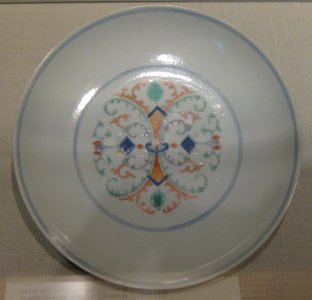 Dish from China, Qing dynasty, Tongzhi period (1862-1874), porcelain with glaze and enamels, HAA photo