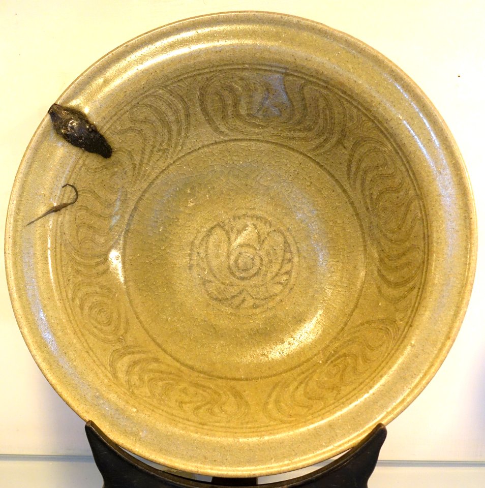 Dish from Thailand, 15th-16th century AD, stoneware - found in Hon Dam, Kien Giang province in 1991 - Museum of Vietnamese History - Ho Chi Minh City - DSC05881
