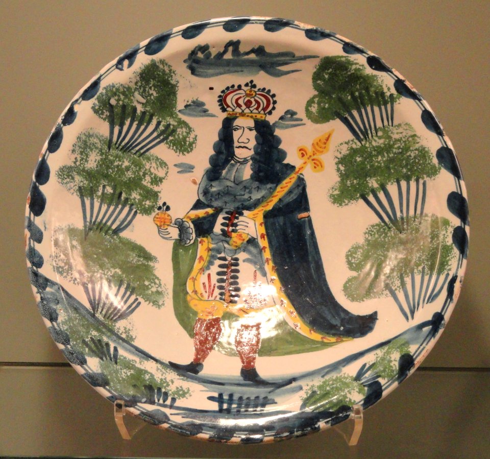 Dish commemorating George I or George II, c. 1714-1735, probably Bristol, tin-glazed earthenware - Gardiner Museum, Toronto - DSC01265