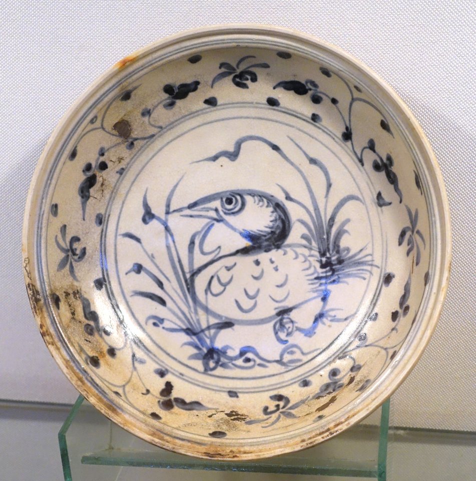 Dish, white glaze ceramic with cobalt blue patterns - Early Le dynasty, 15th century AD - Vietnam National Museum of Fine Arts - Hanoi, Vietnam - DSC05368