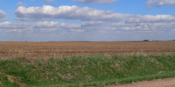 Fillmore County, NE T8N R1W S8 NW quarter pan from W e