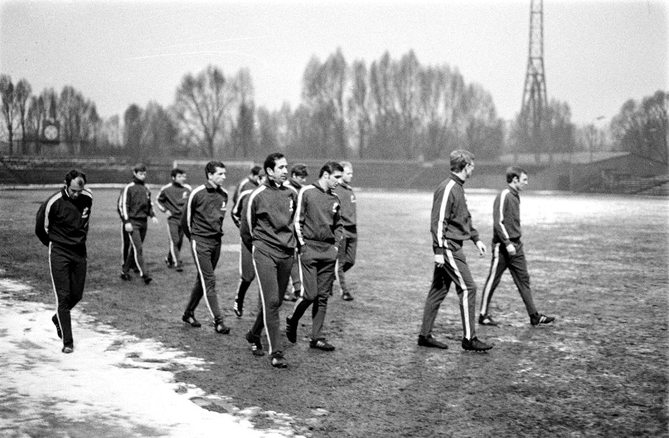 Feyenoord-spelers trainen in Warschau (Polen), Bestanddeelnr 923-4147