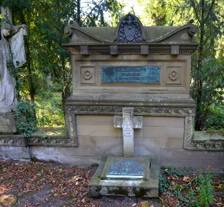 Frankfurt, Hauptfriedhof, Grab B 53-55 Mumm von Schwarzenstein, Zentralstein