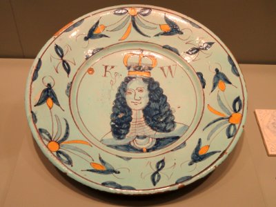 Dish commemorating William III, c. 1689-1702, Brislington (near Bristol), tin-glazed earthenware - Gardiner Museum, Toronto - DSC01269 photo