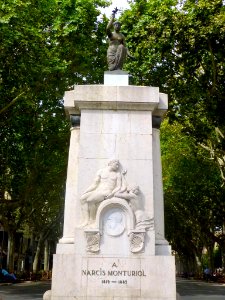 Figueres - Rambla Sara Jordà, Monumento a Narciso Monturiol
