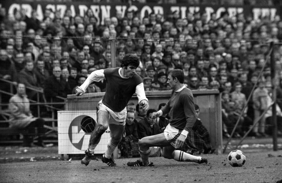 Feyenoord tegen ADO 0-0. Nummer 14 Links Wim van Hanegem , nummer 15 Midden Wim , Bestanddeelnr 923-3258