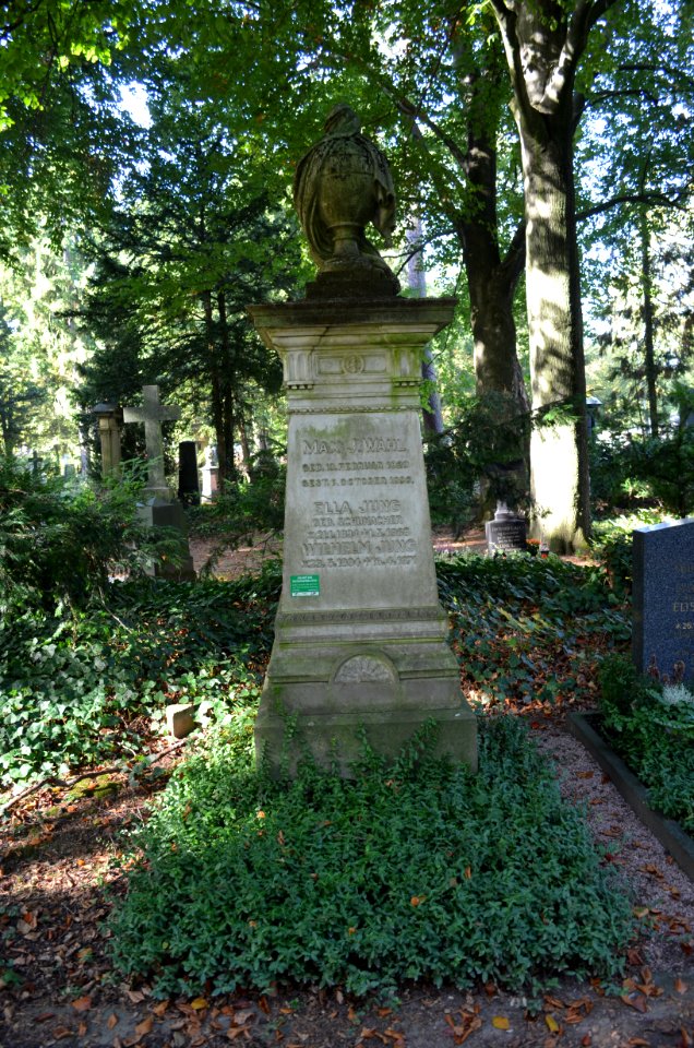 Frankfurt, Hauptfriedhof, Grab E 689 Wahl