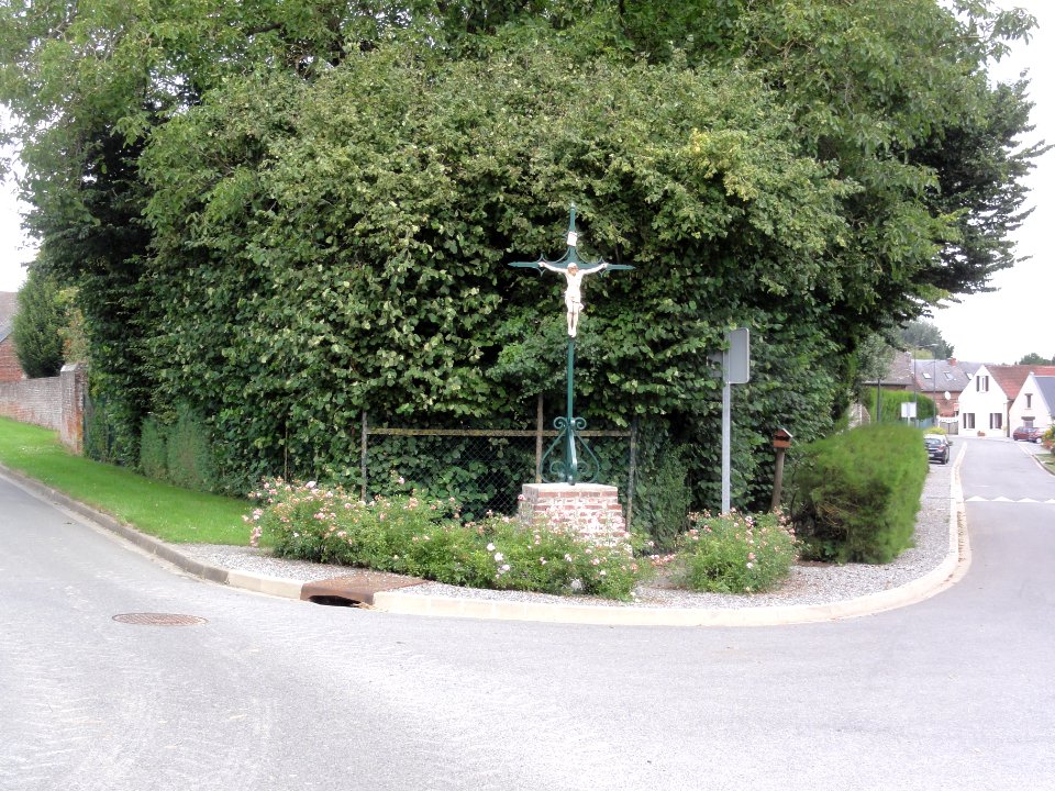 Fieulaine (Aisne) croix de chemin (fer)
