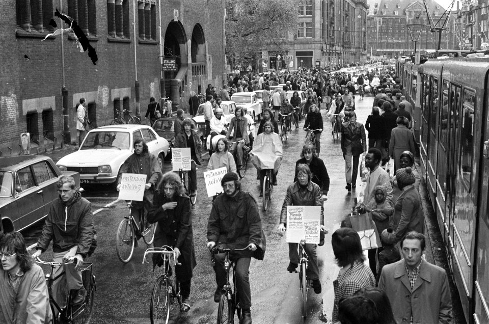 Fietsdemonstratie tegen autoverkeer in binnenstad in Amsterdam overzicht van fi, Bestanddeelnr 927-5082