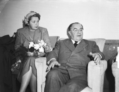Filmregisseur G. W. Pabst op Schiphol, Bestanddeelnr 903-6310