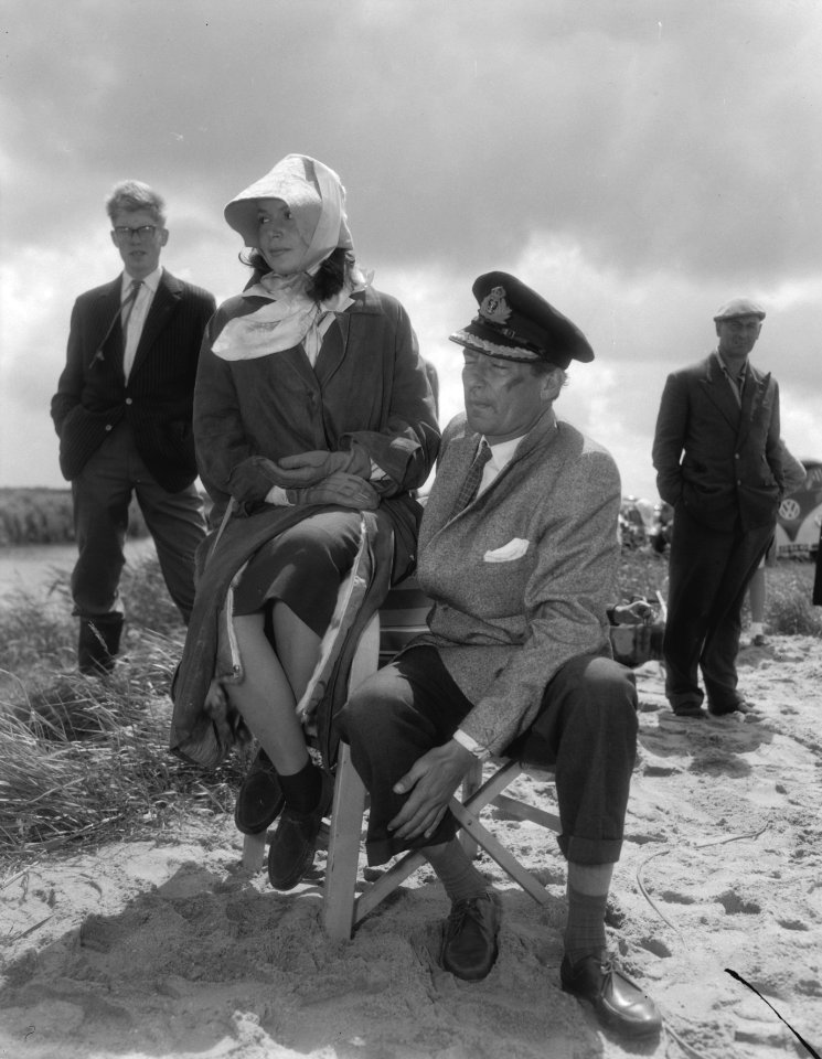 Filmopnamen in de Beemster bij Schermerhorn voor de film Operation Amsterdam ,, Bestanddeelnr 909-7368