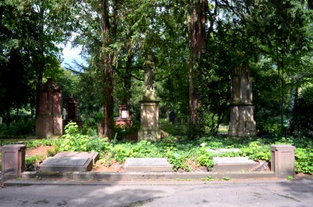 Frankfurt, Hauptfriedhof, Grab D 212 du Fay, Totale