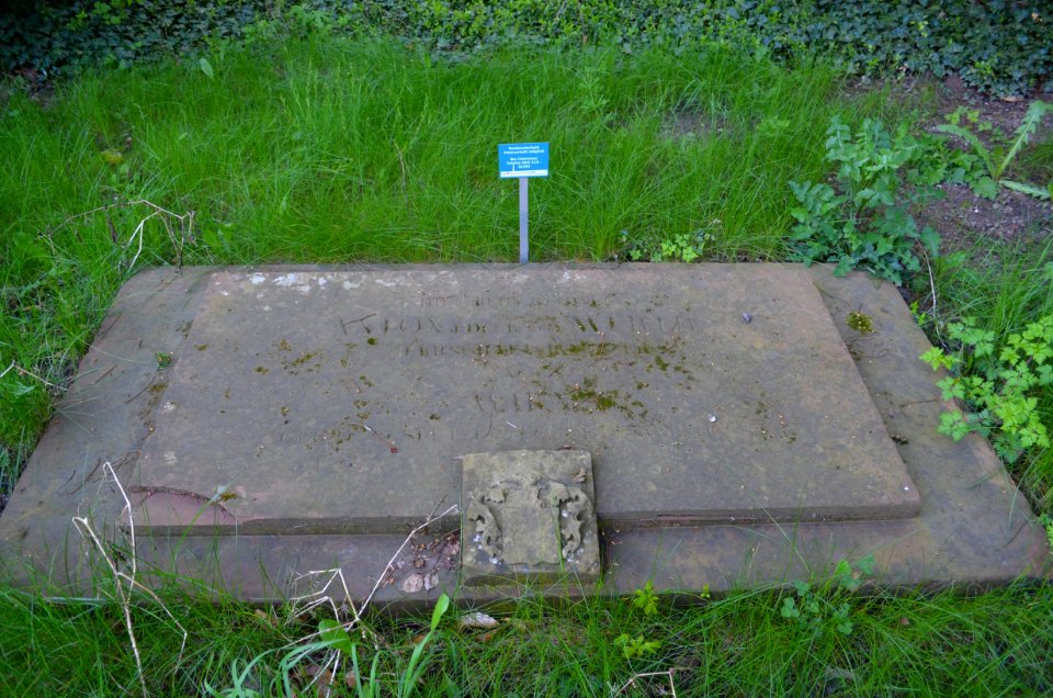 Frankfurt, Hauptfriedhof, Grab D 512 Edler von Wirth