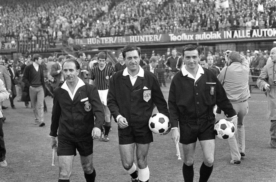 Finale Europa Cup II AC Milan tegen HSV Hamburg 2-0. Scheidsrechter Jose Maria O, Bestanddeelnr 921-3779