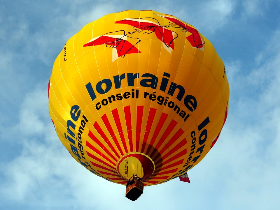 F-HCRL hot air balloon take-off at Metz, France, pic2