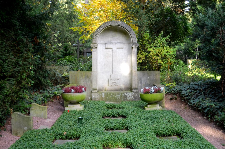 Frankfurt, Hauptfriedhof, Grab II 218 Uhl