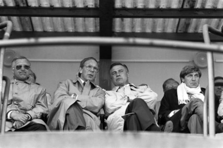 Feyenoord tegen Ajax, nieuw algemeen directeur Hans Kraay met Gerard Kerkum en r, Bestanddeelnr 934-2350