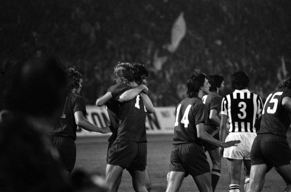 Finale Europacup I in Belgrado, Ajax tegen Juventus 1-0 vreugde bij Ajax-spelers, Bestanddeelnr 926-4448